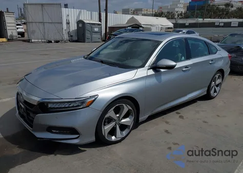 2018 Honda Accord Touring z USA, uszkodzony, nr VIN 1HGCV1F9XJA122565